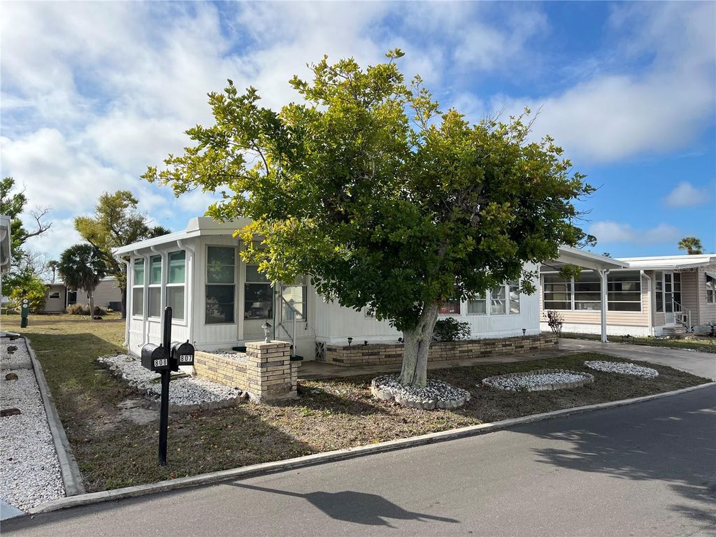 Photo of 807 Jolanda Circle, Venice, FL 34285 (MLS # N6143158)
