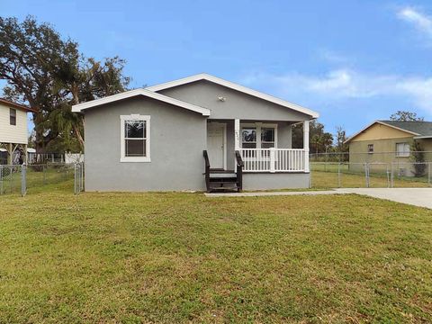 A home in PALMETTO