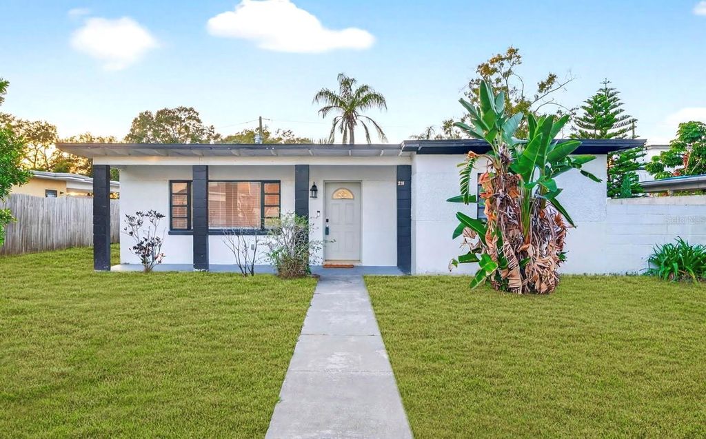 Photo of 210 N Glen Avenue, Tampa, FL 33609 (MLS # TB8462770)