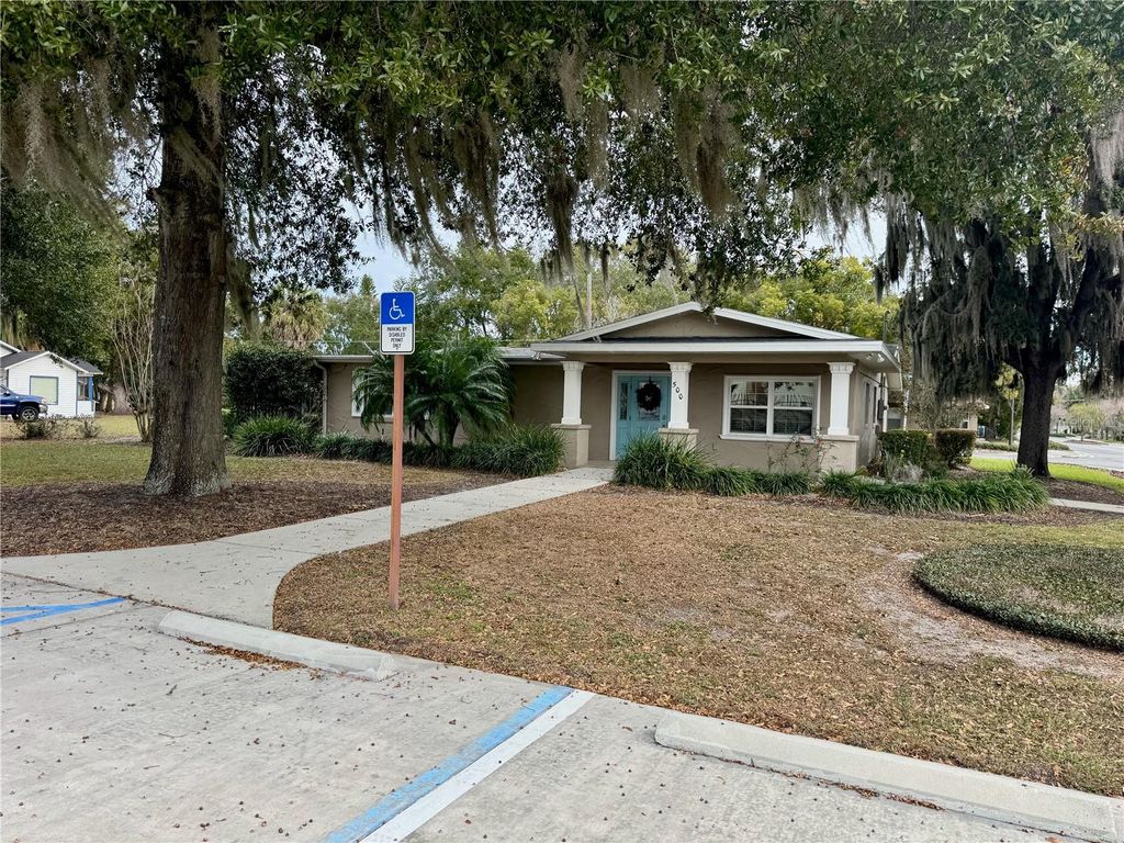 Photo of 500 W Caroline Street, Tavares, FL 32778 (MLS # G5106057)