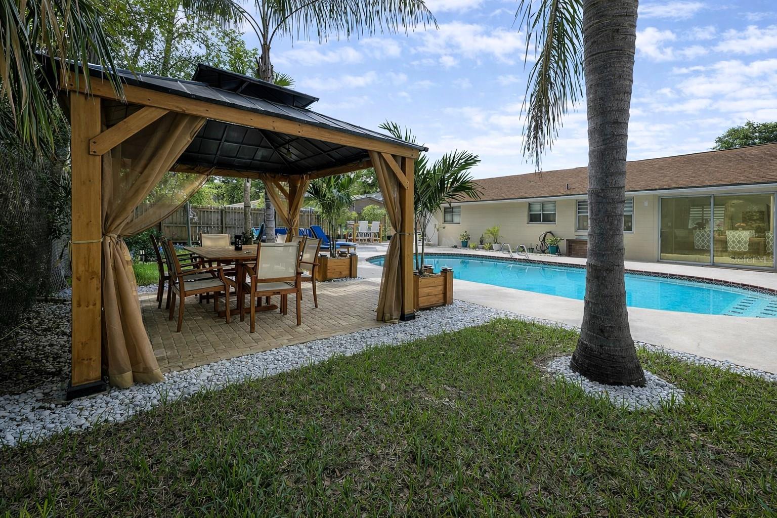 1568 E OAK LEAF LANE