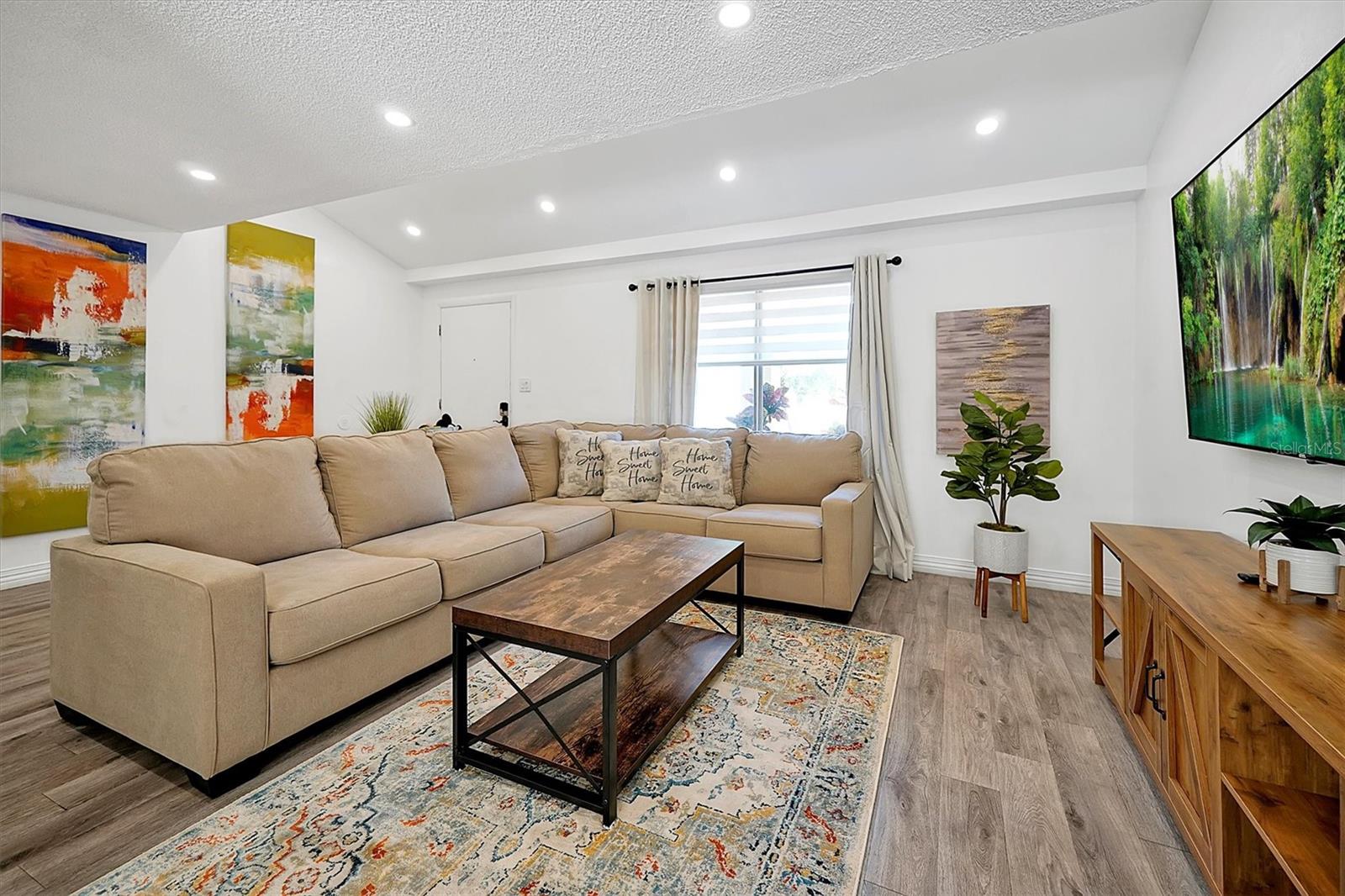 1568 E OAK LEAF LANE