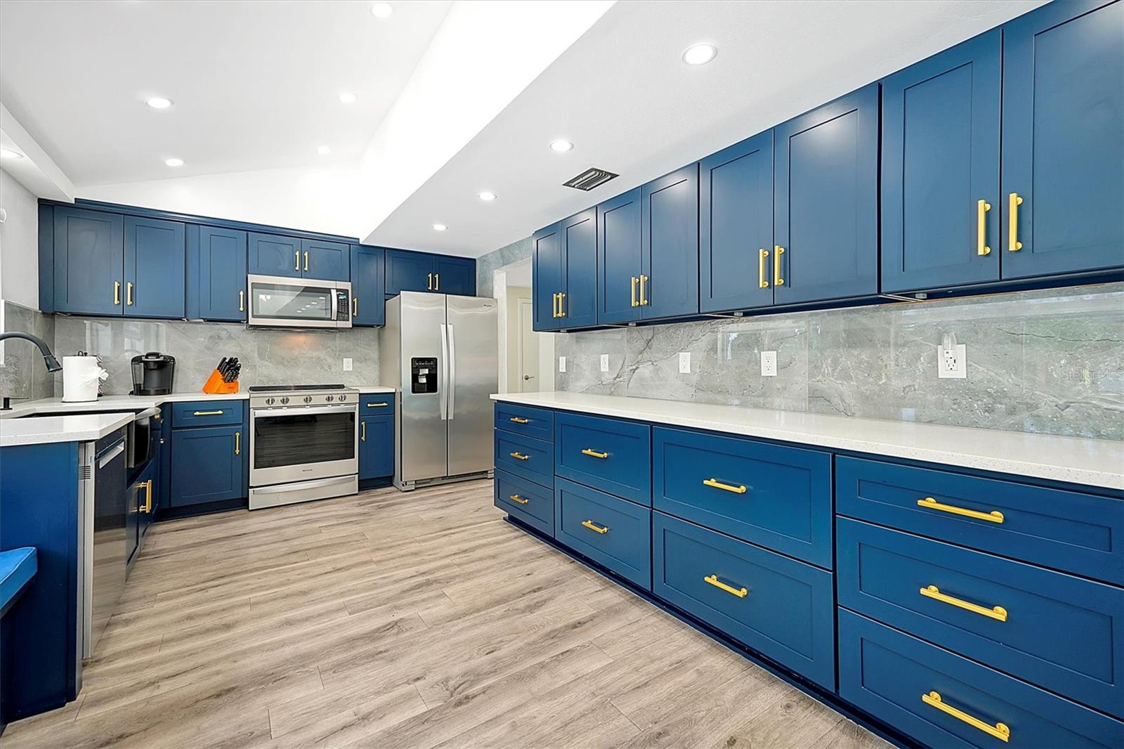 1568 E OAK LEAF LANE