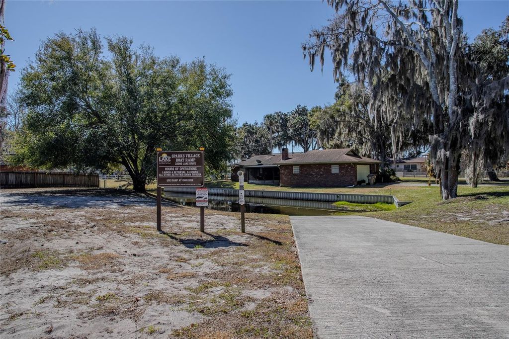 Photo of 10845 Margaret Drive, Tavares, FL 32778 (MLS # G5107806)