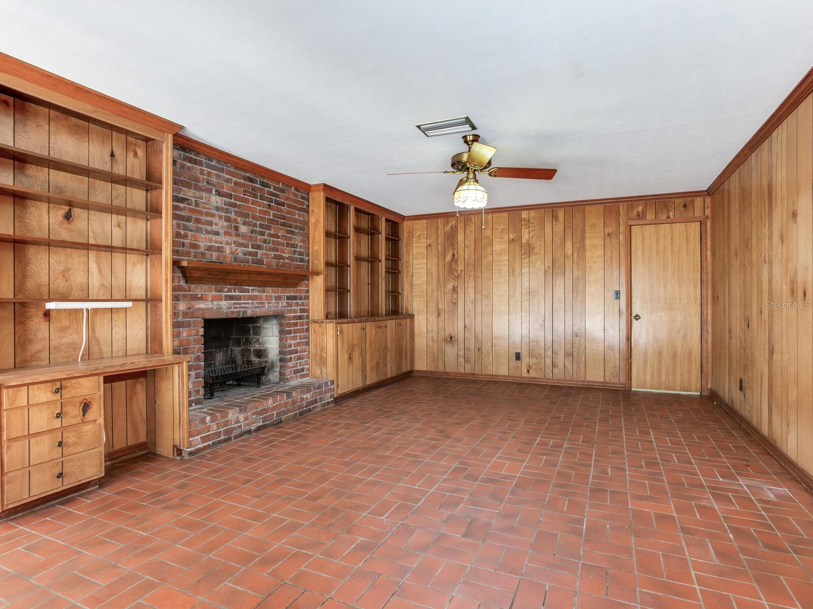 BAYSHORE COURT - Residential