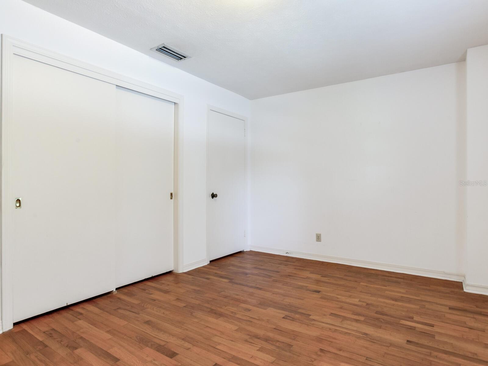 BAYSHORE COURT - Residential