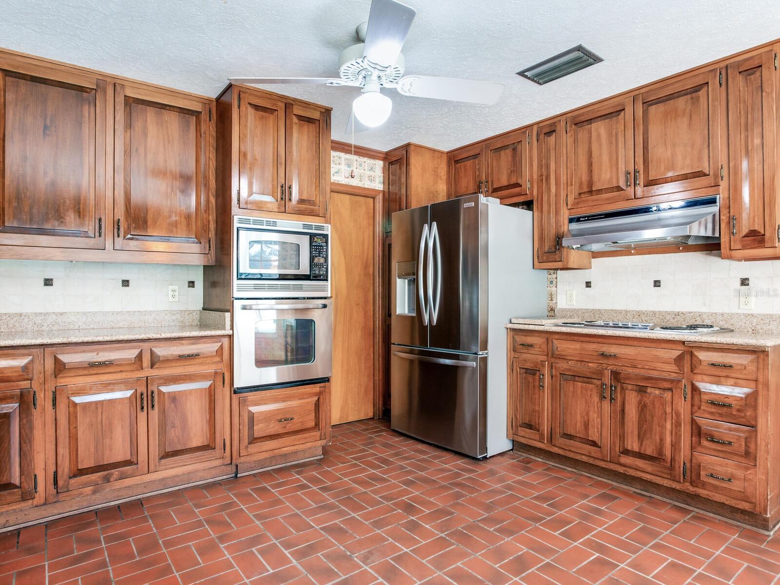 BAYSHORE COURT - Residential