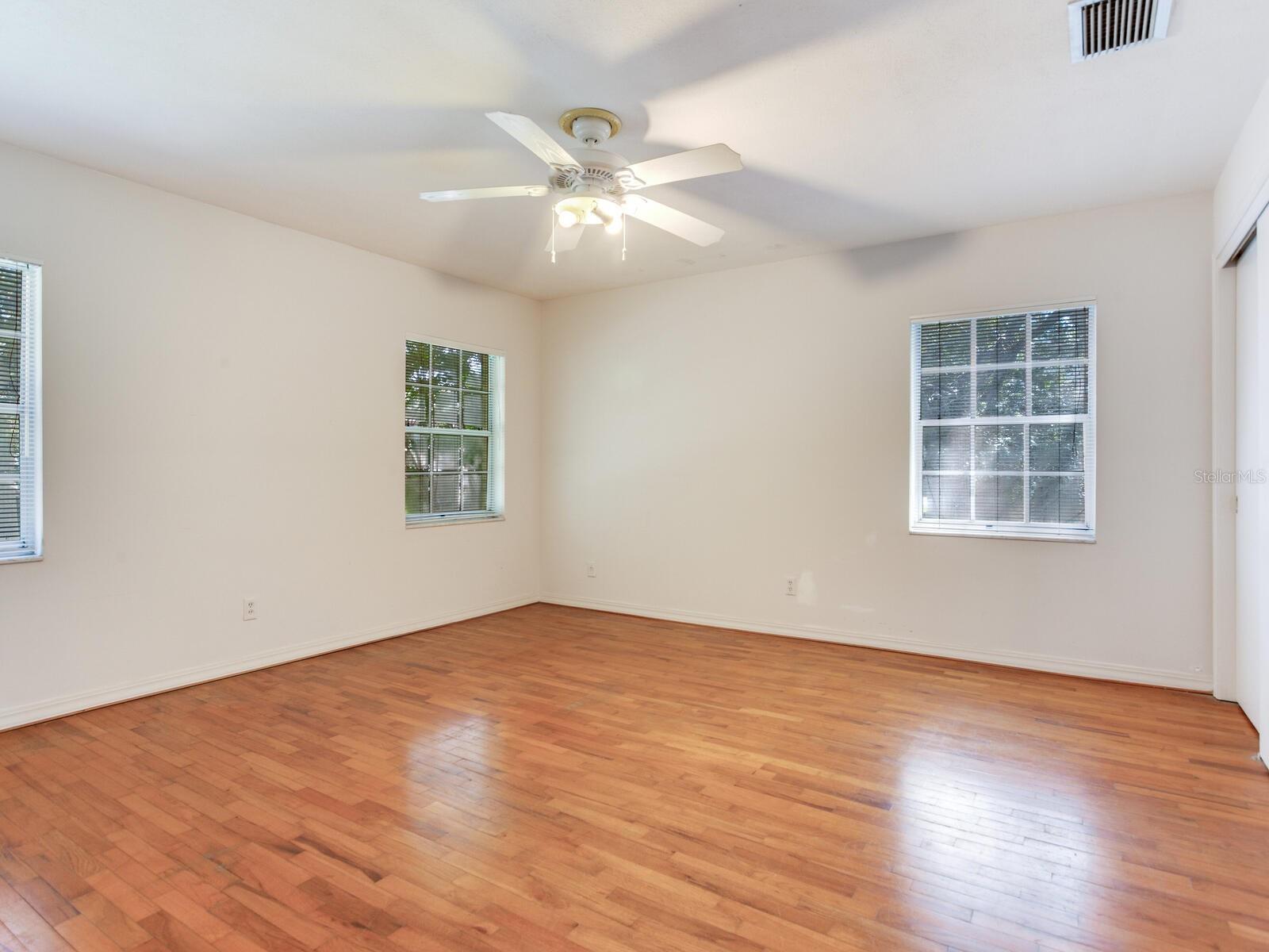 BAYSHORE COURT - Residential