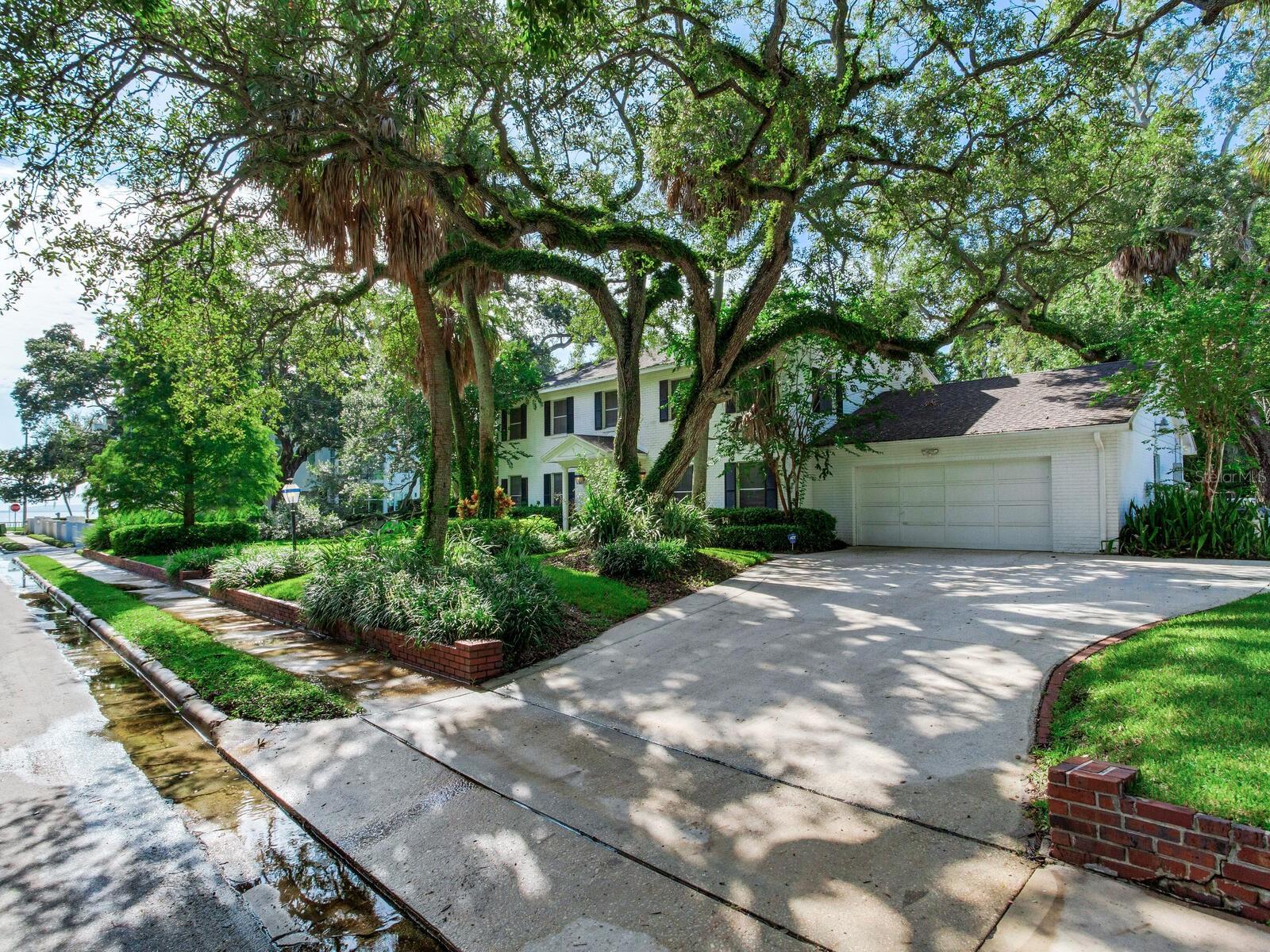 BAYSHORE COURT - Residential