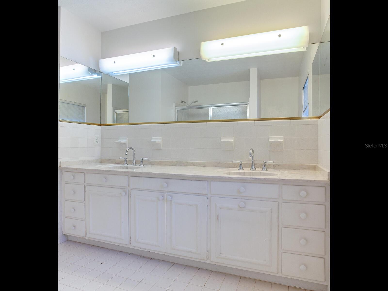 BAYSHORE COURT - Residential