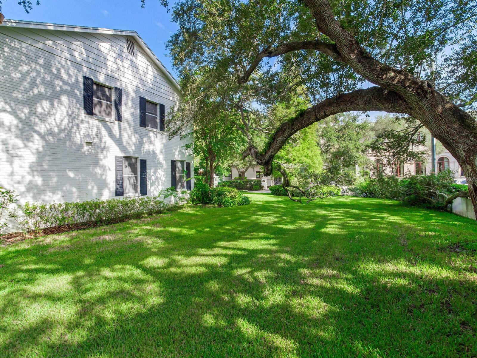BAYSHORE COURT - Residential