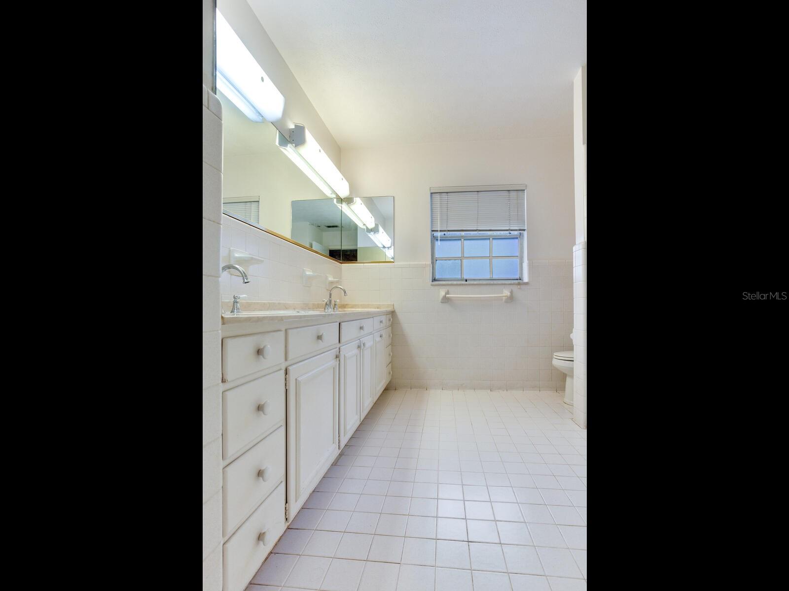 BAYSHORE COURT - Residential