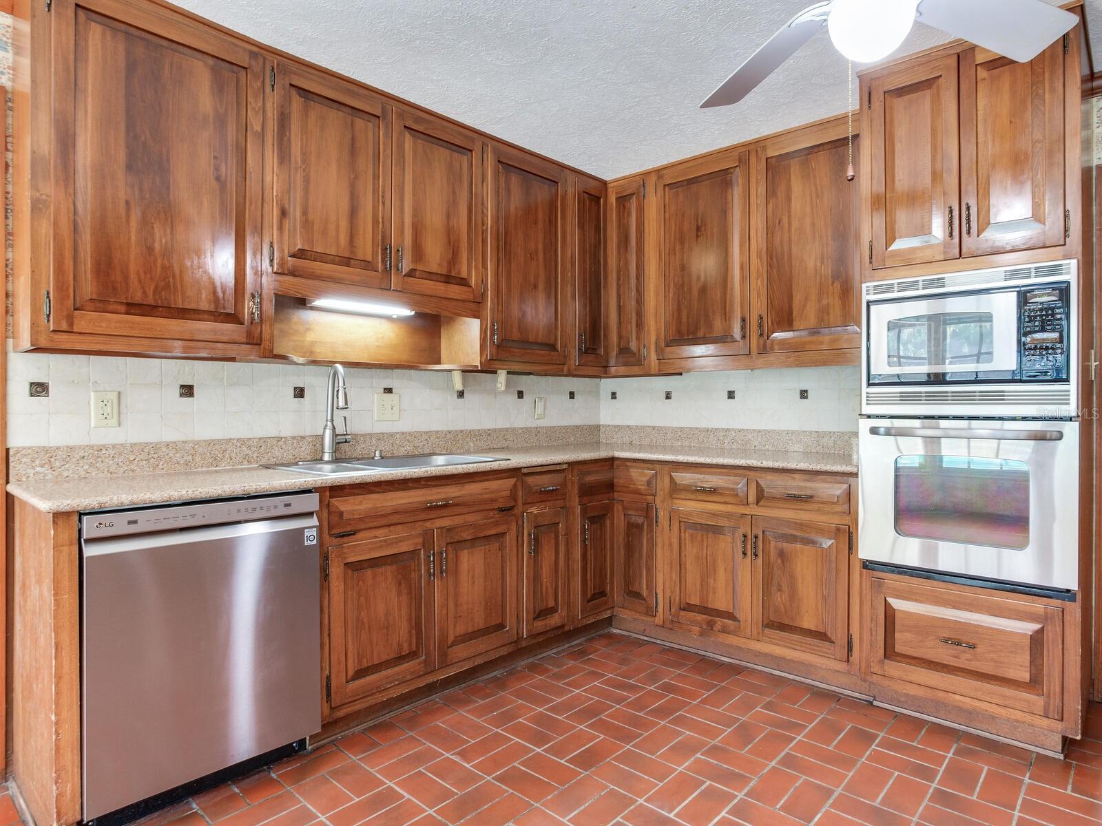 BAYSHORE COURT - Residential