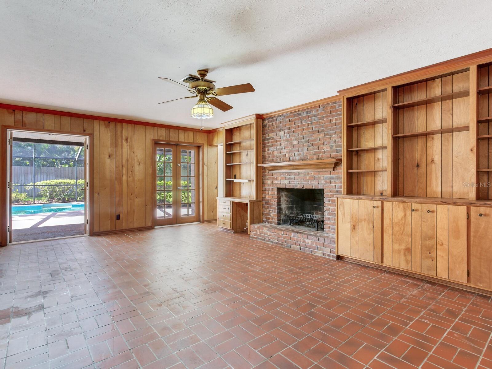 BAYSHORE COURT - Residential