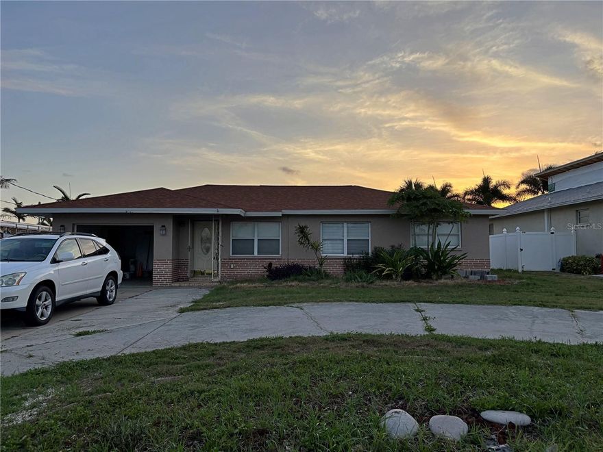 Must see sailboat waterfront to Sarasota Bay home with 3 beds/2baths, new 1 car garage, new tile floor, new roof, all new stainless -steel appliances, new inside paint. There is option to join the clubhouse to get access for swimming pool, pickleball court. The house is high and dry not touched by recent 2 hurricanes. there is room to add swimming pool. opening view of the front yard to the park and sailing boat yacht. Kitchen has plenty room for big family party with screen room to avoid mosquito in the summer. You can park your boat in the back yard or sailing to Sarasota Bay in few minutes.