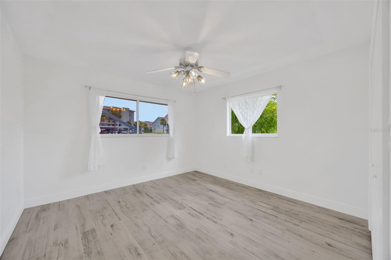 HARBOR ISLES - Residential