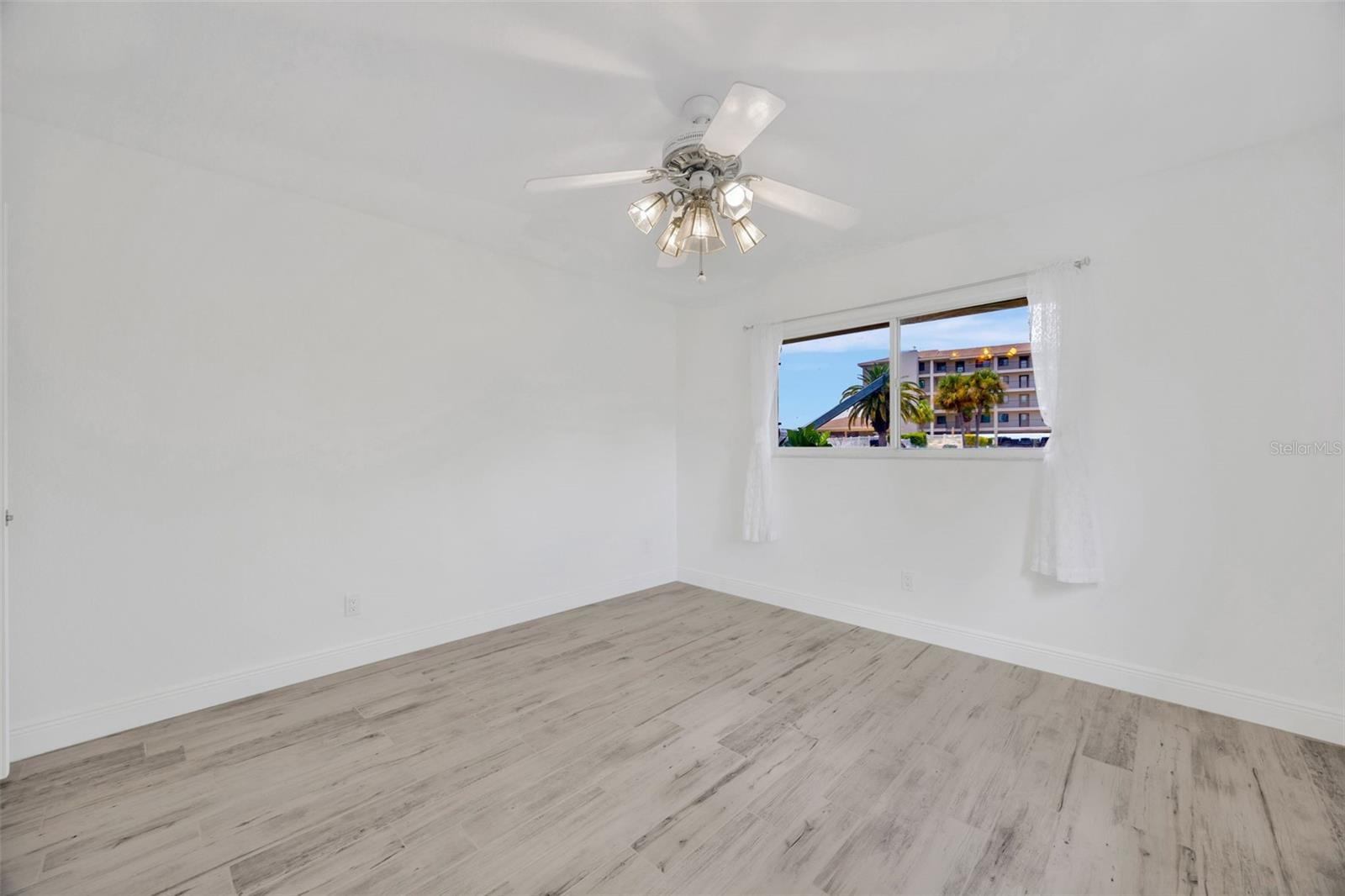 HARBOR ISLES - Residential