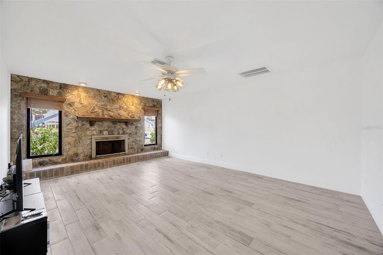 HARBOR ISLES - Residential