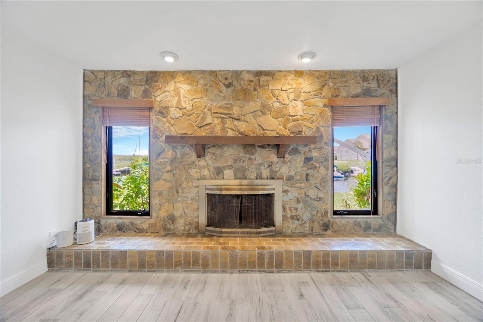 HARBOR ISLES - Residential