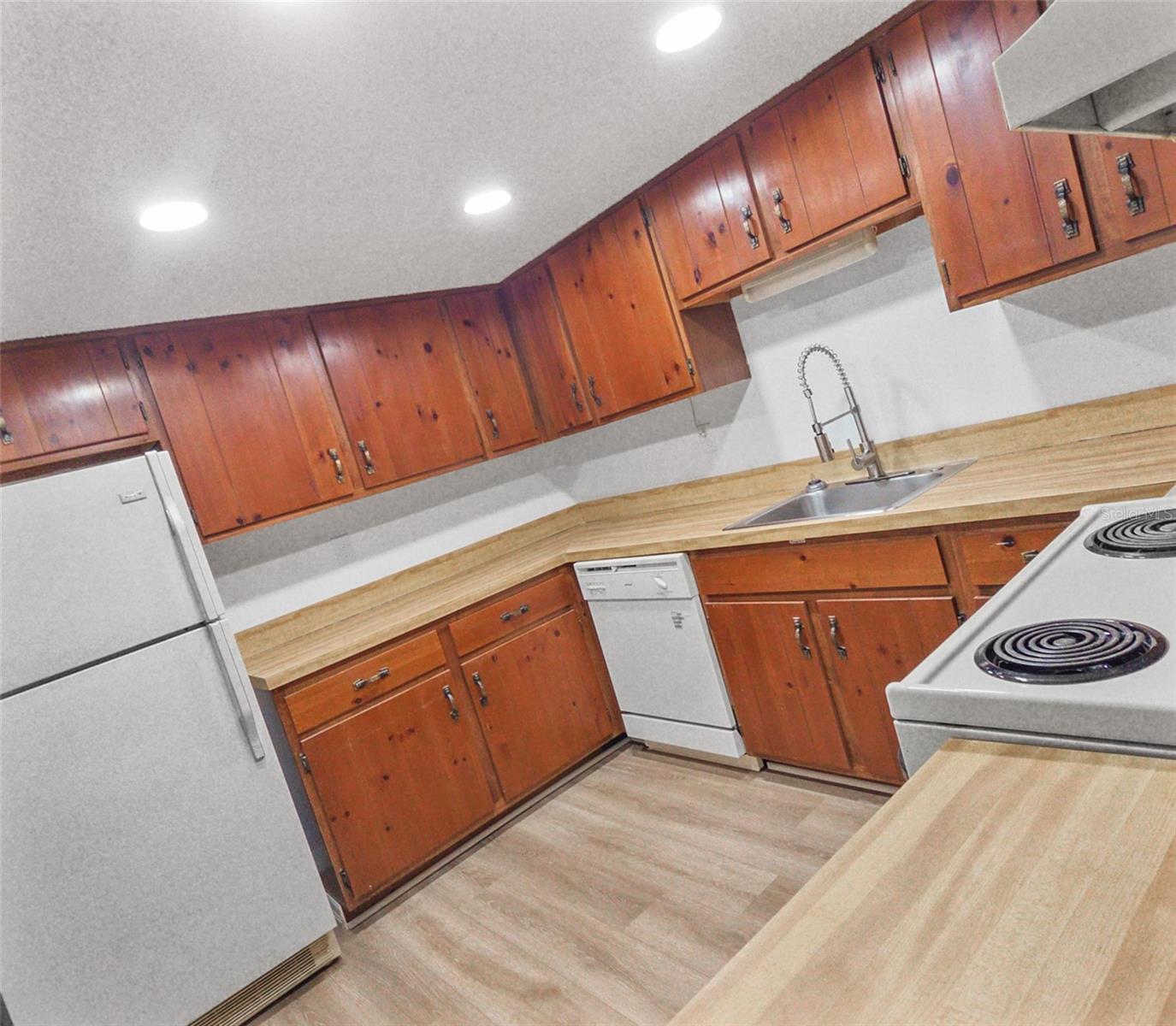 FAIRWAYS AT SILVER SPRINGS SHORES #6 - Residential