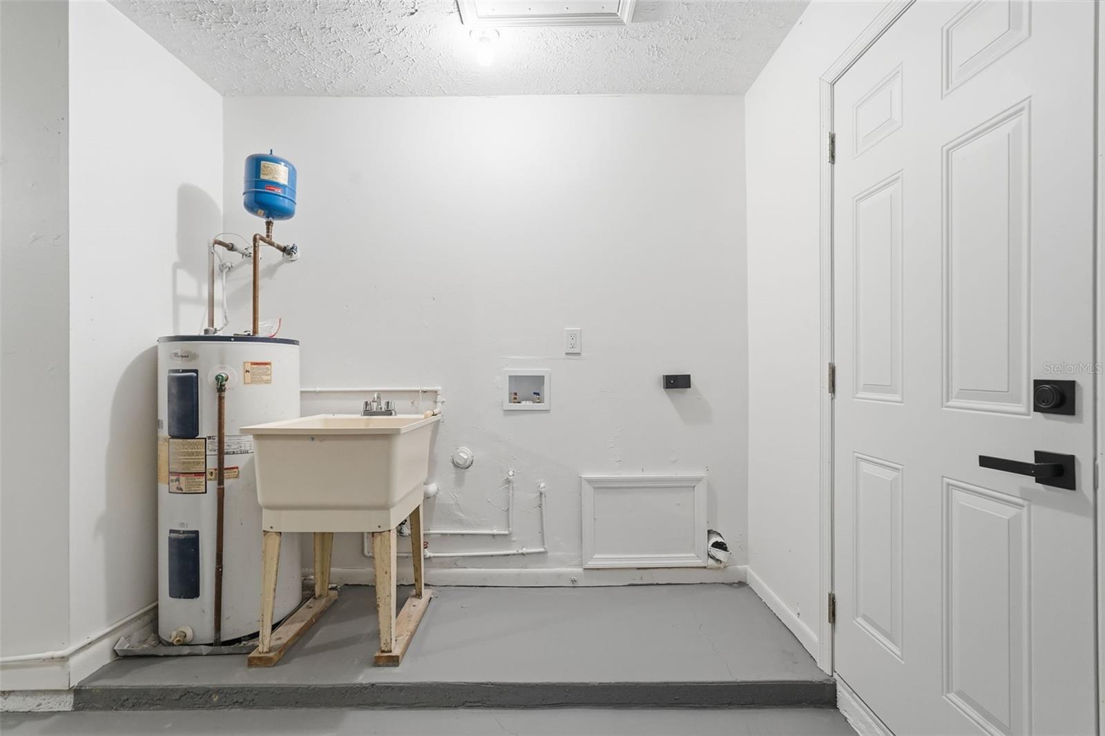 LAKES UNIT II PH 3 SEC 1 THE - Residential