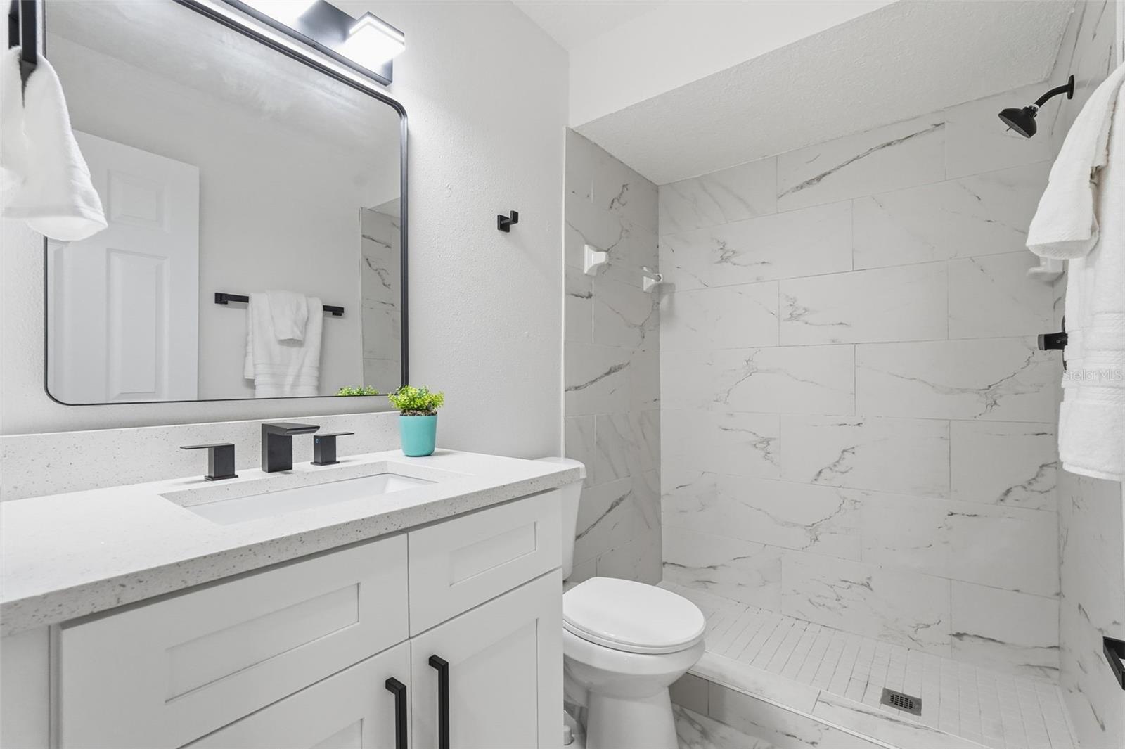 LAKES UNIT II PH 3 SEC 1 THE - Residential