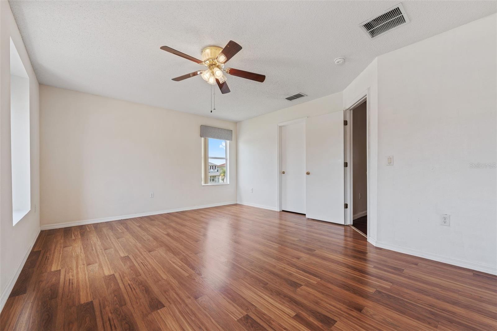 NEPTUNE POINTE - Residential