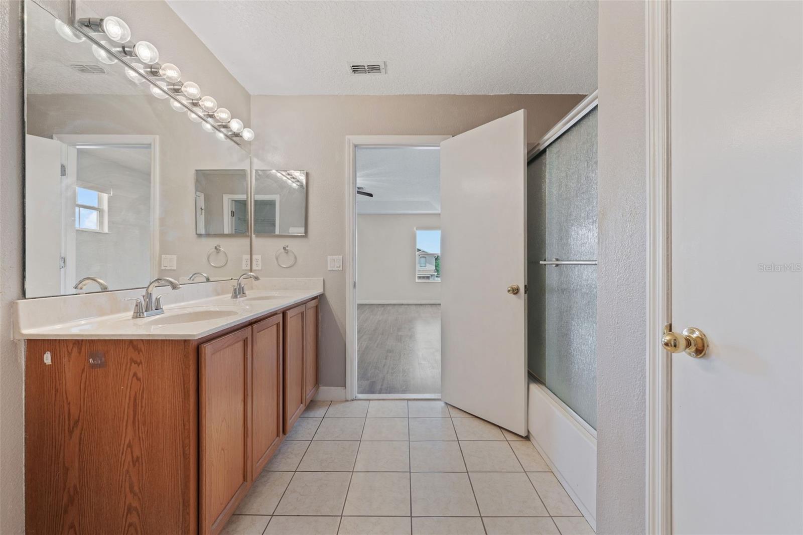 NEPTUNE POINTE - Residential