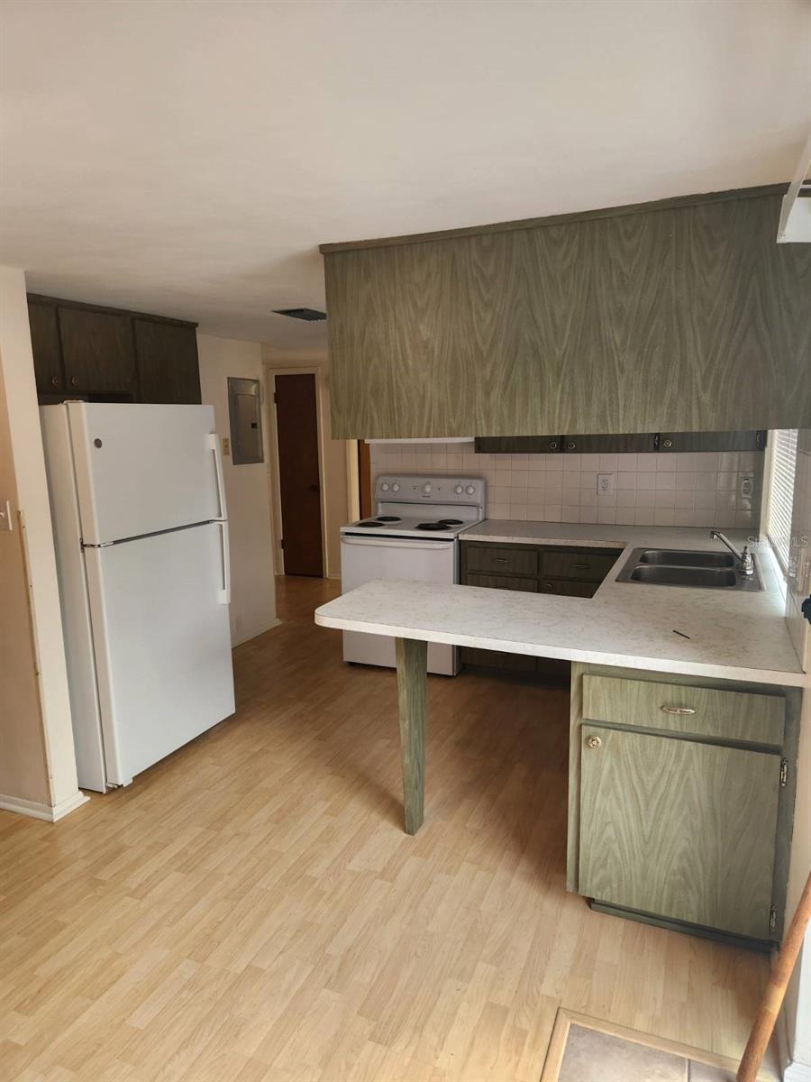 C E CRAFTS SUB 4 - Residential Lease