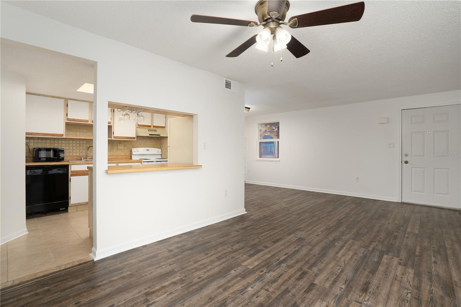 ORANGEWOOD PH 03 BLDG 03 - Residential Lease