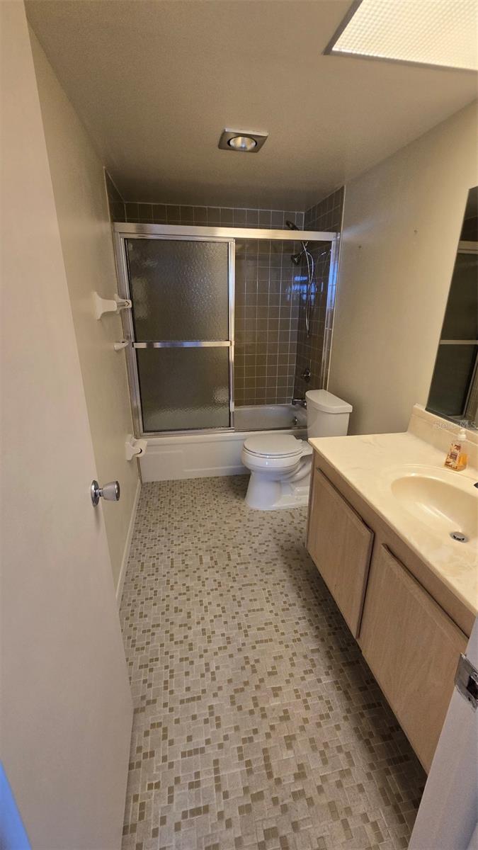 RIVERHOUSE - Residential Lease