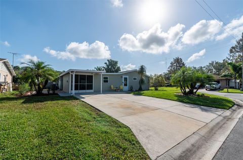 A home in TAVARES