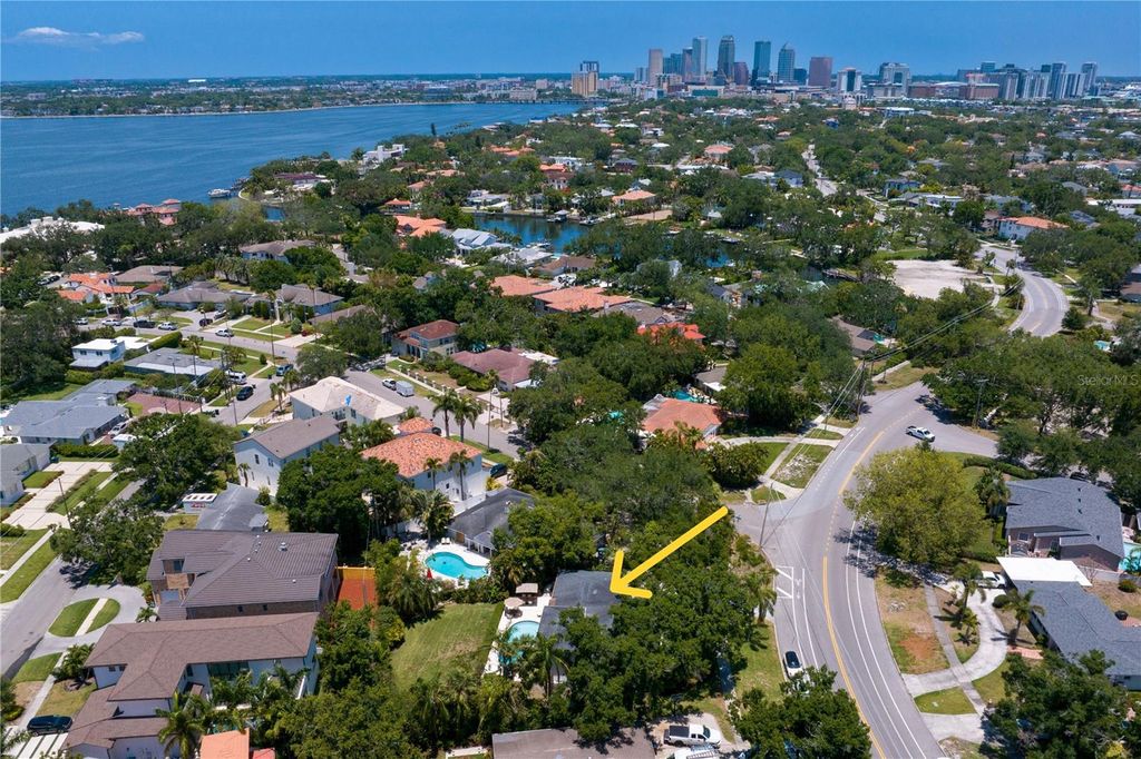 Photo of 444 W Davis Boulevard, Tampa, FL 33606 (MLS # TB8384477)