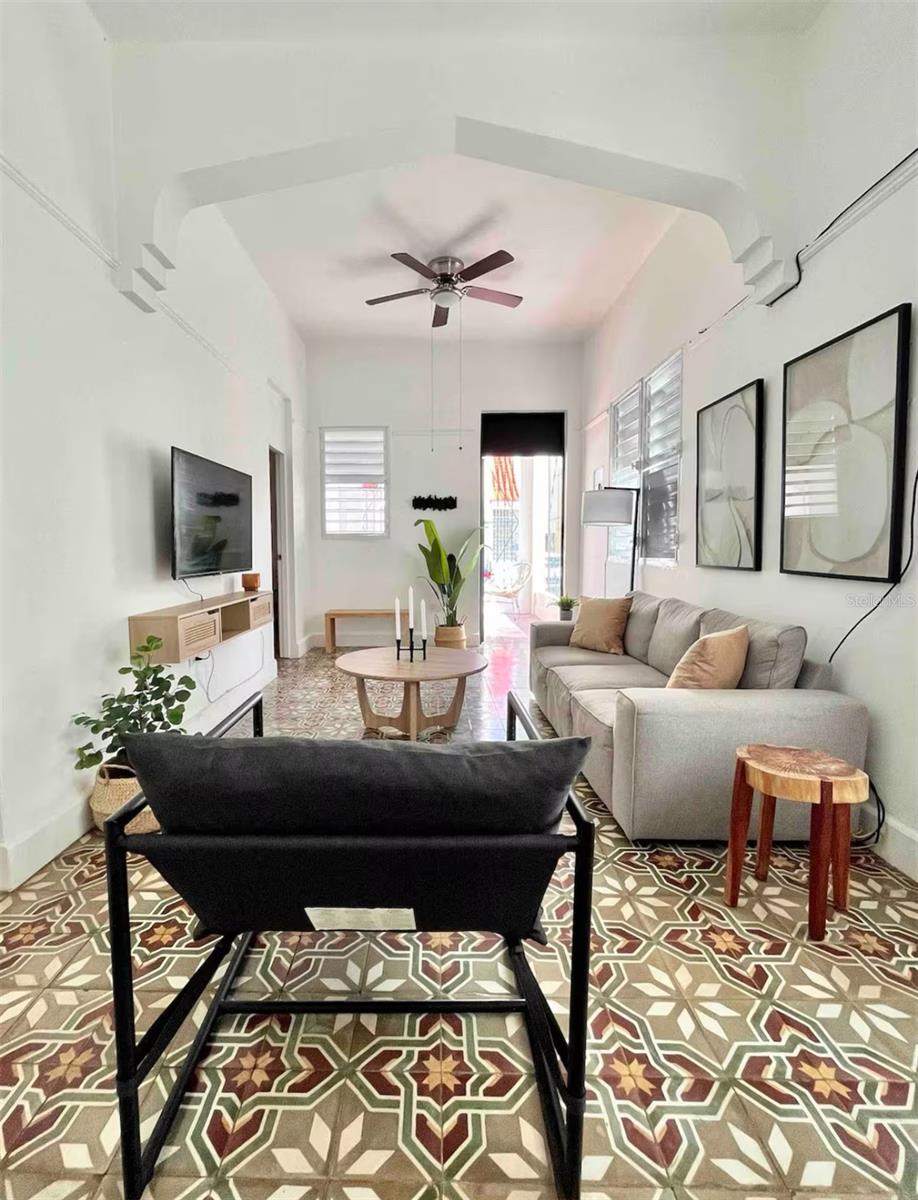 This first floor property has 3 bedrooms, 2 bathrooms, large kitchen, living and dinning room, and two terraces. It is completely furnished and equipped and includes a large laundry with washer and dryer machines.. Located off Fernadez Juncos Walking distane to Ciudadela. Great neighbors, centrally located. Available immediately. One year contract but will consider a shorter rental term for 3500 monthly. Ca