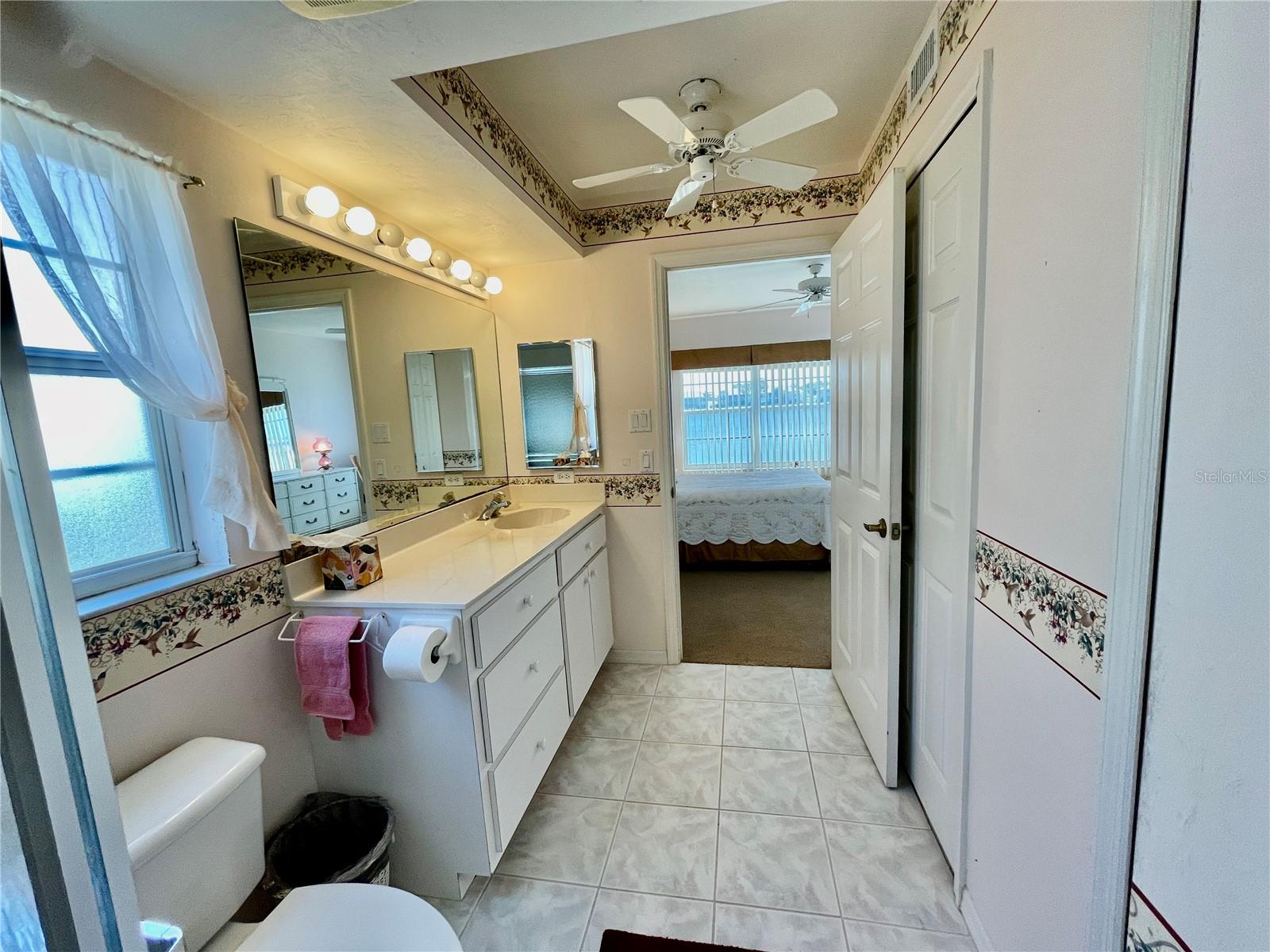 NORTH SHORE/KINGSWAY UNIT #1401 OR 548/2 - Residential