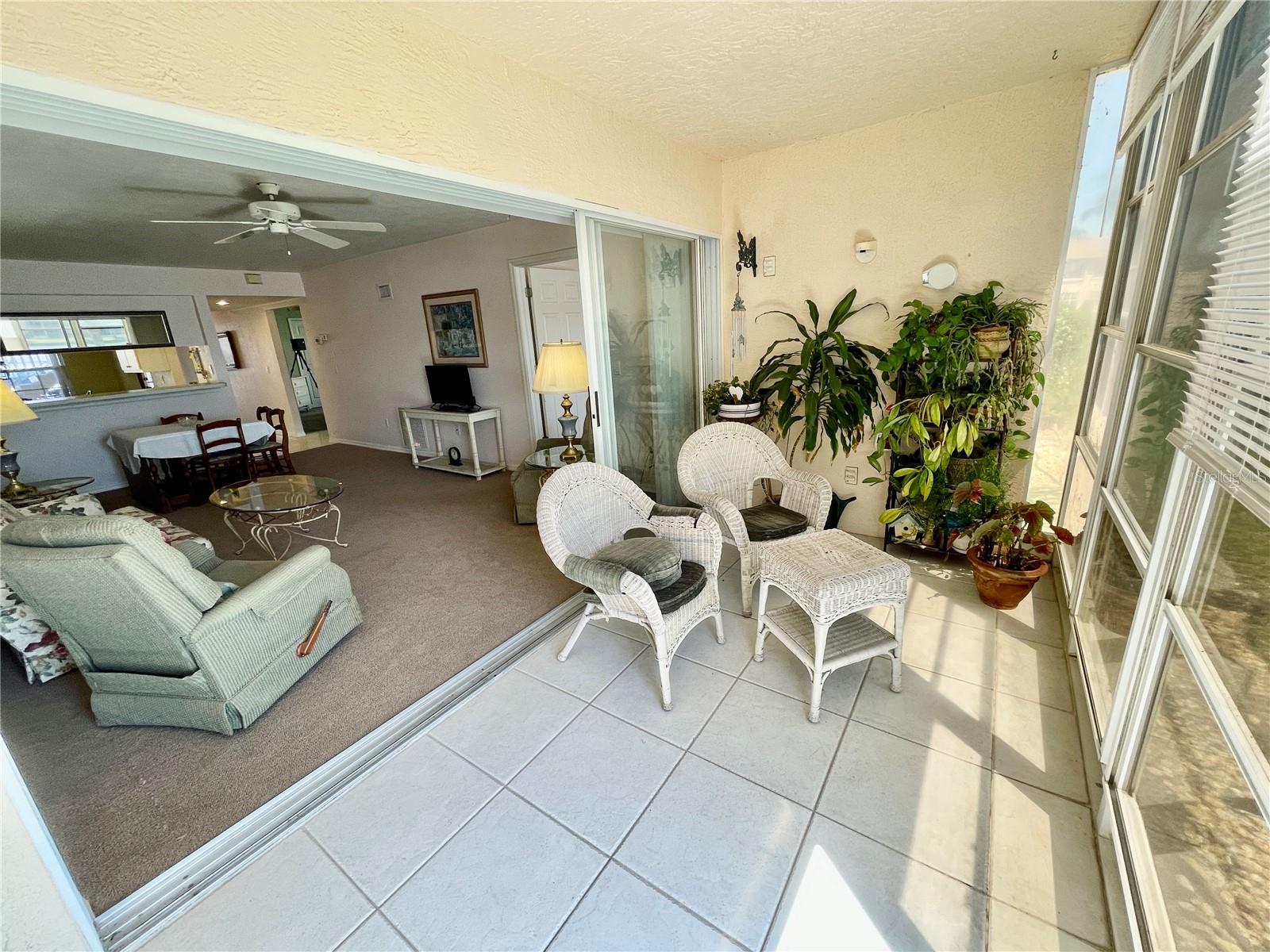 NORTH SHORE/KINGSWAY UNIT #1401 OR 548/2 - Residential