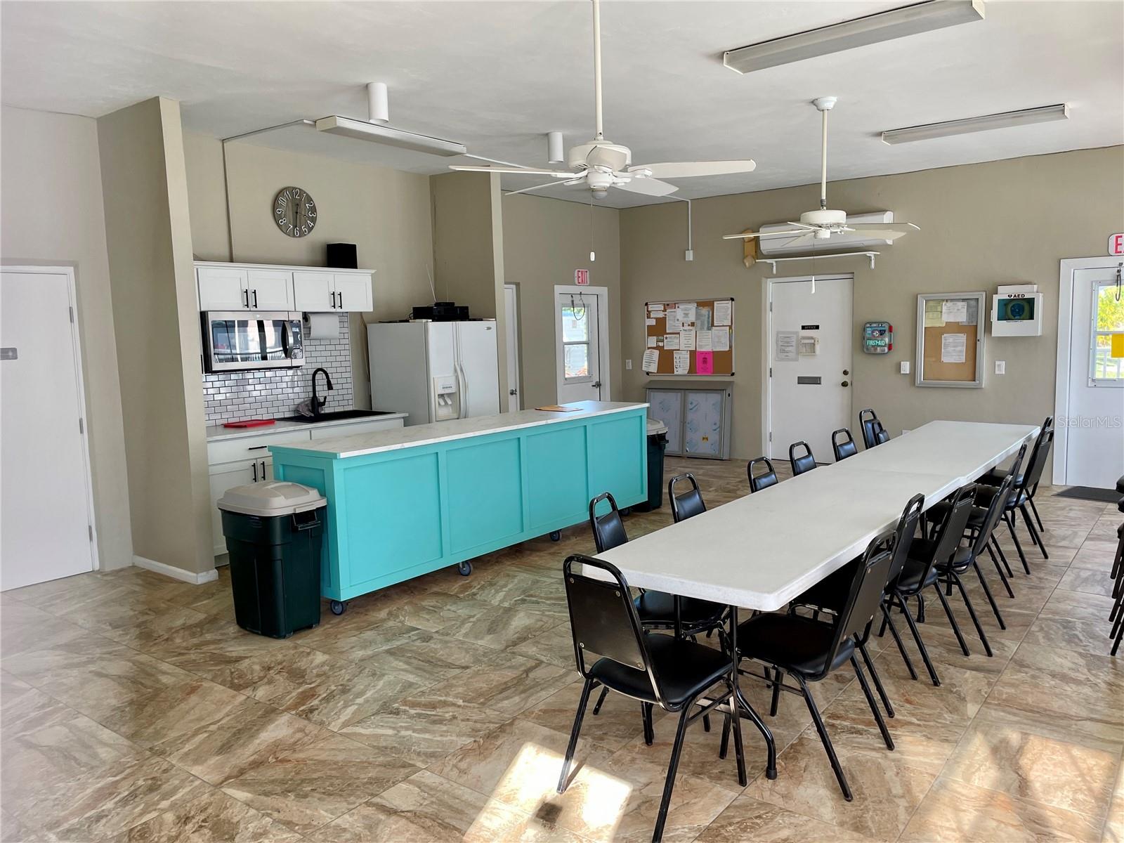 NORTH SHORE/KINGSWAY UNIT #1401 OR 548/2 - Residential