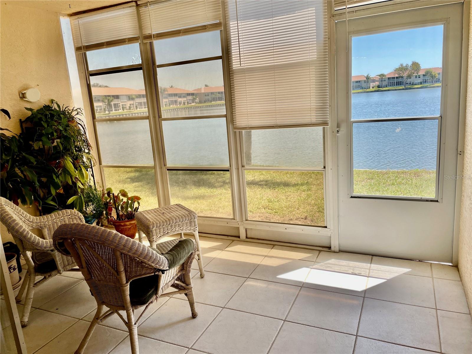 NORTH SHORE/KINGSWAY UNIT #1401 OR 548/2 - Residential