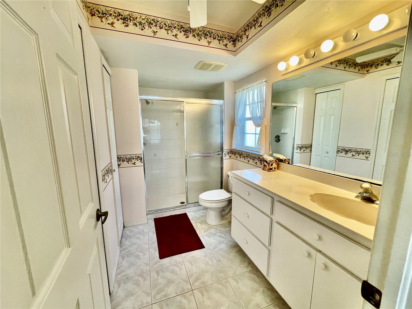 NORTH SHORE/KINGSWAY UNIT #1401 OR 548/2 - Residential