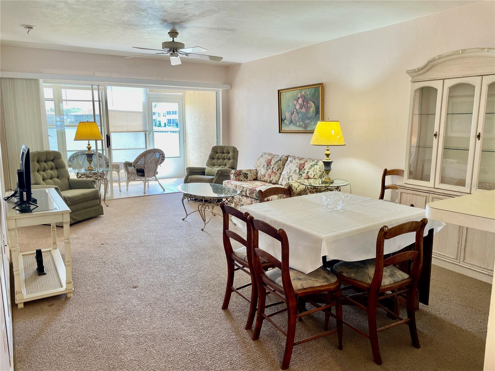 NORTH SHORE/KINGSWAY UNIT #1401 OR 548/2 - Residential