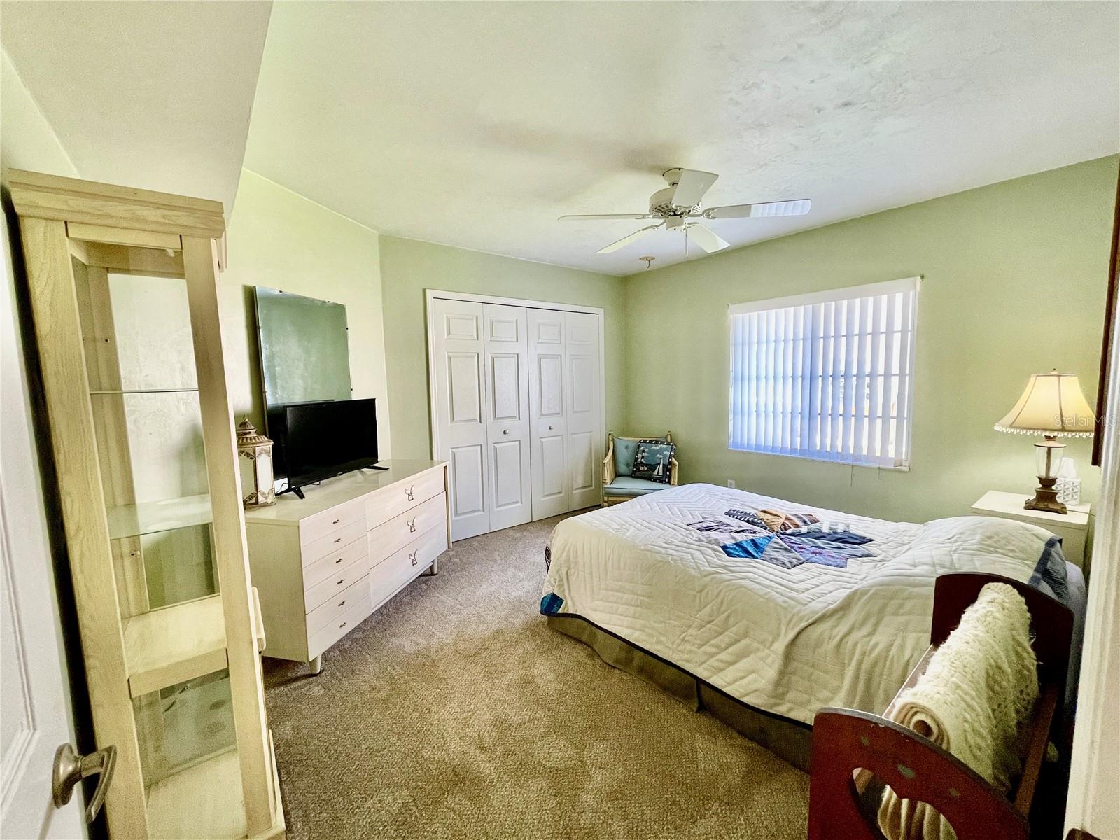 NORTH SHORE/KINGSWAY UNIT #1401 OR 548/2 - Residential