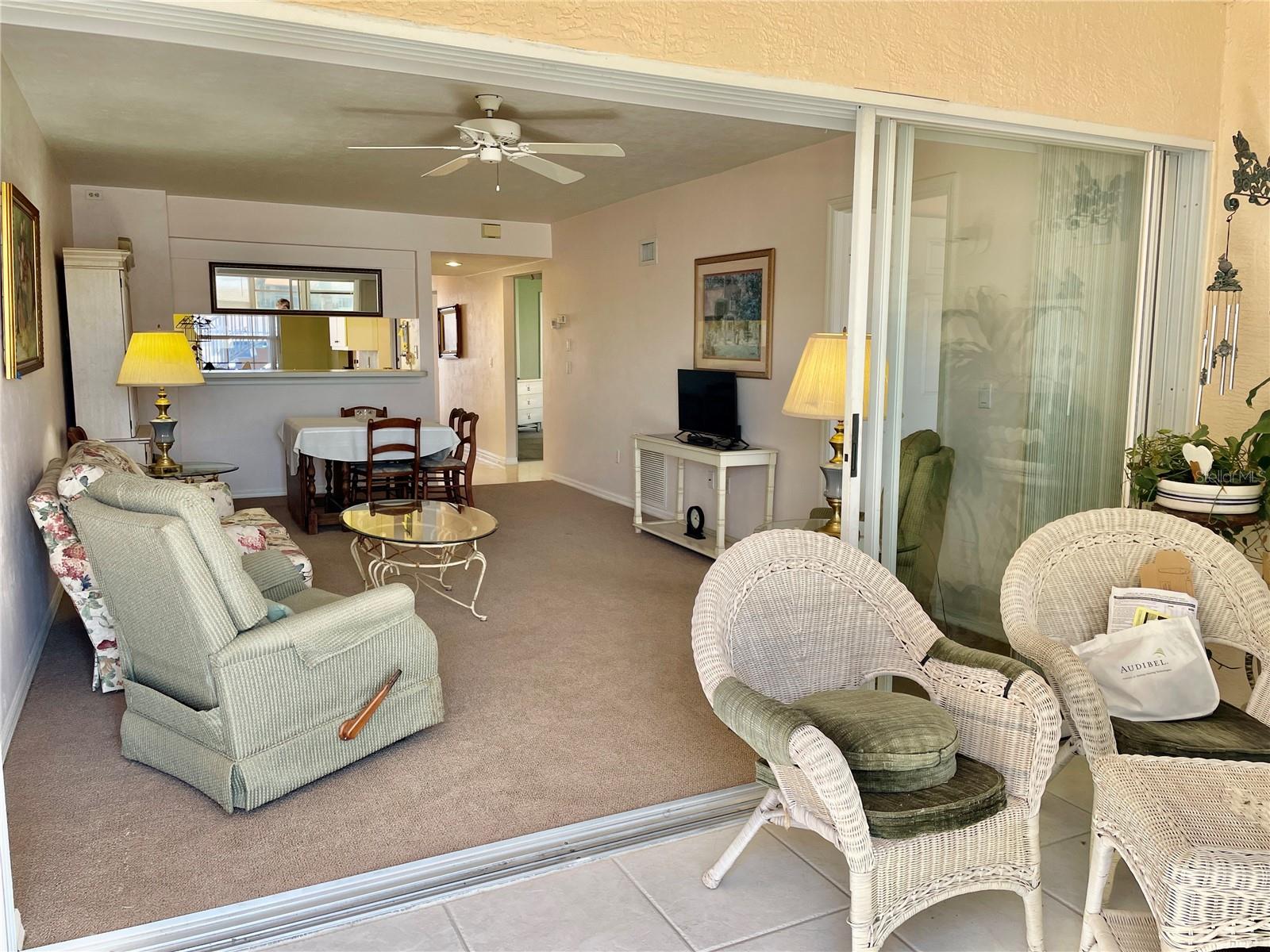 NORTH SHORE/KINGSWAY UNIT #1401 OR 548/2 - Residential