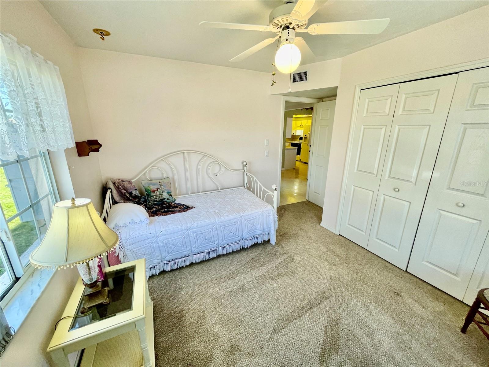 NORTH SHORE/KINGSWAY UNIT #1401 OR 548/2 - Residential