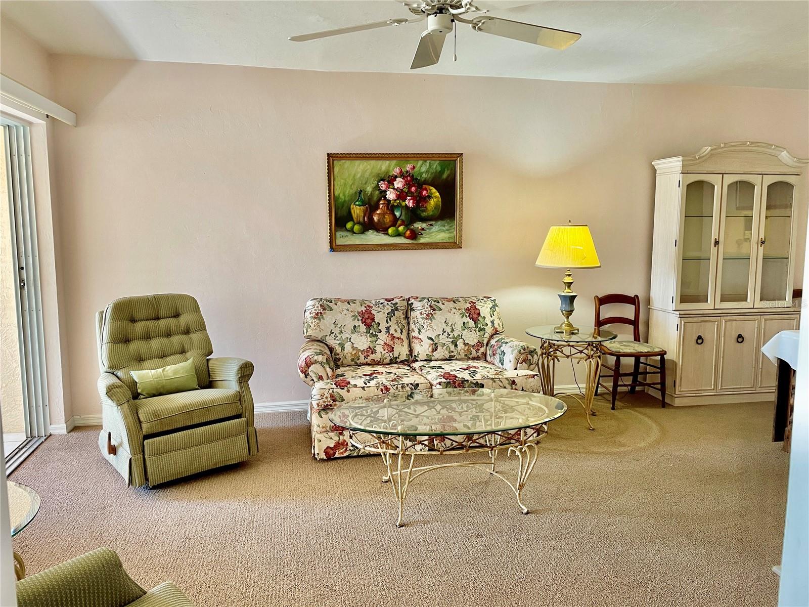 NORTH SHORE/KINGSWAY UNIT #1401 OR 548/2 - Residential