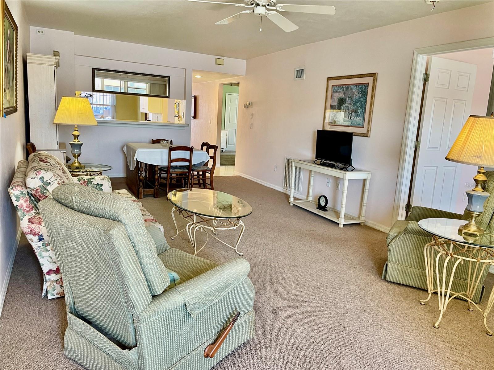 NORTH SHORE/KINGSWAY UNIT #1401 OR 548/2 - Residential