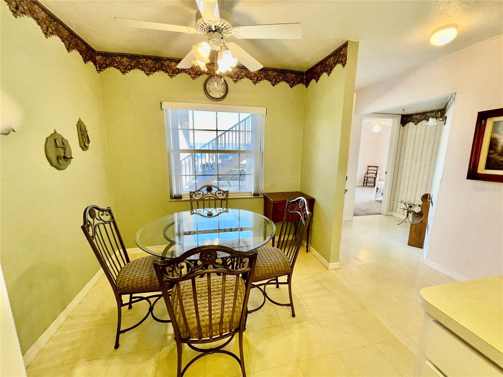 NORTH SHORE/KINGSWAY UNIT #1401 OR 548/2 - Residential