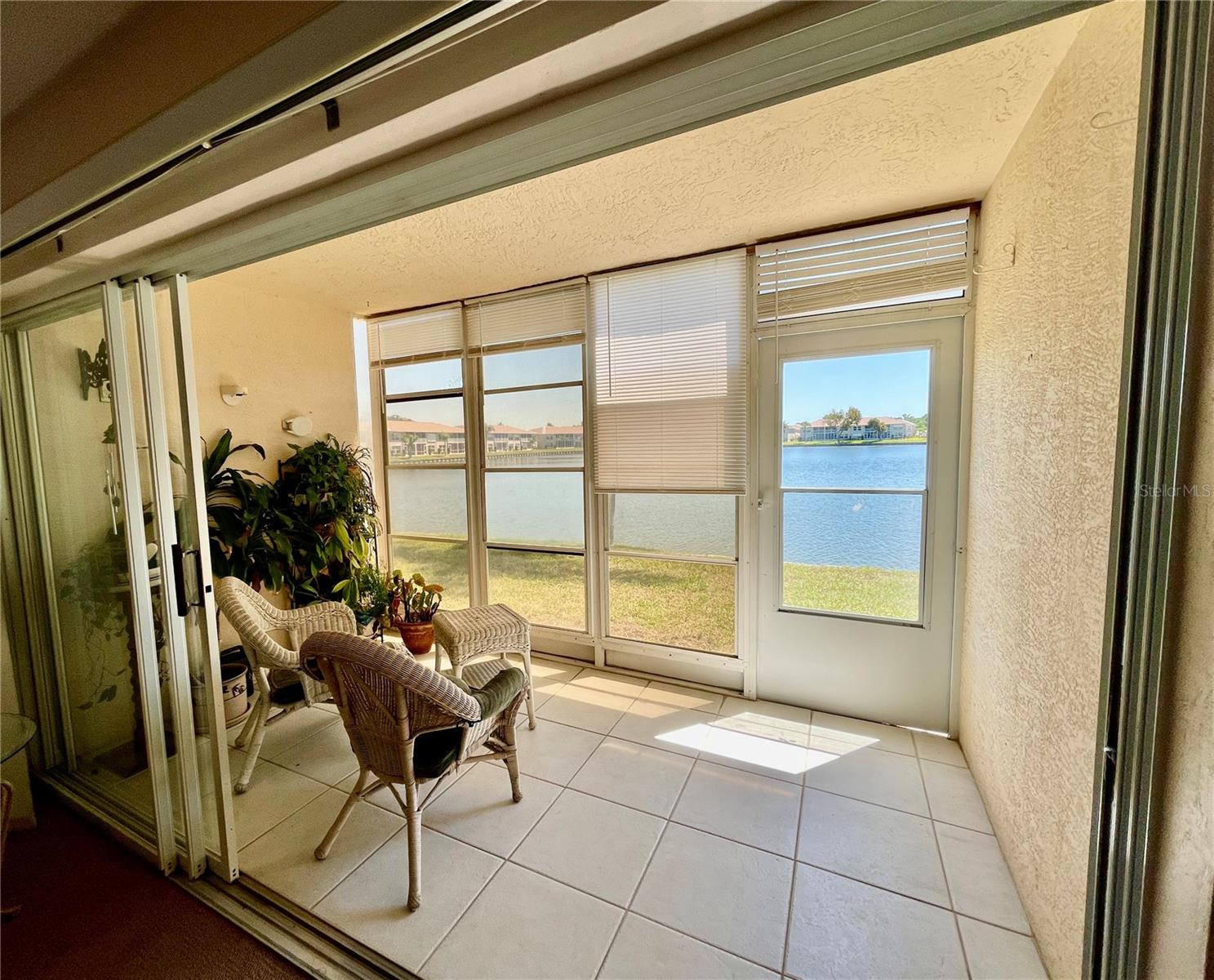 NORTH SHORE/KINGSWAY UNIT #1401 OR 548/2 - Residential