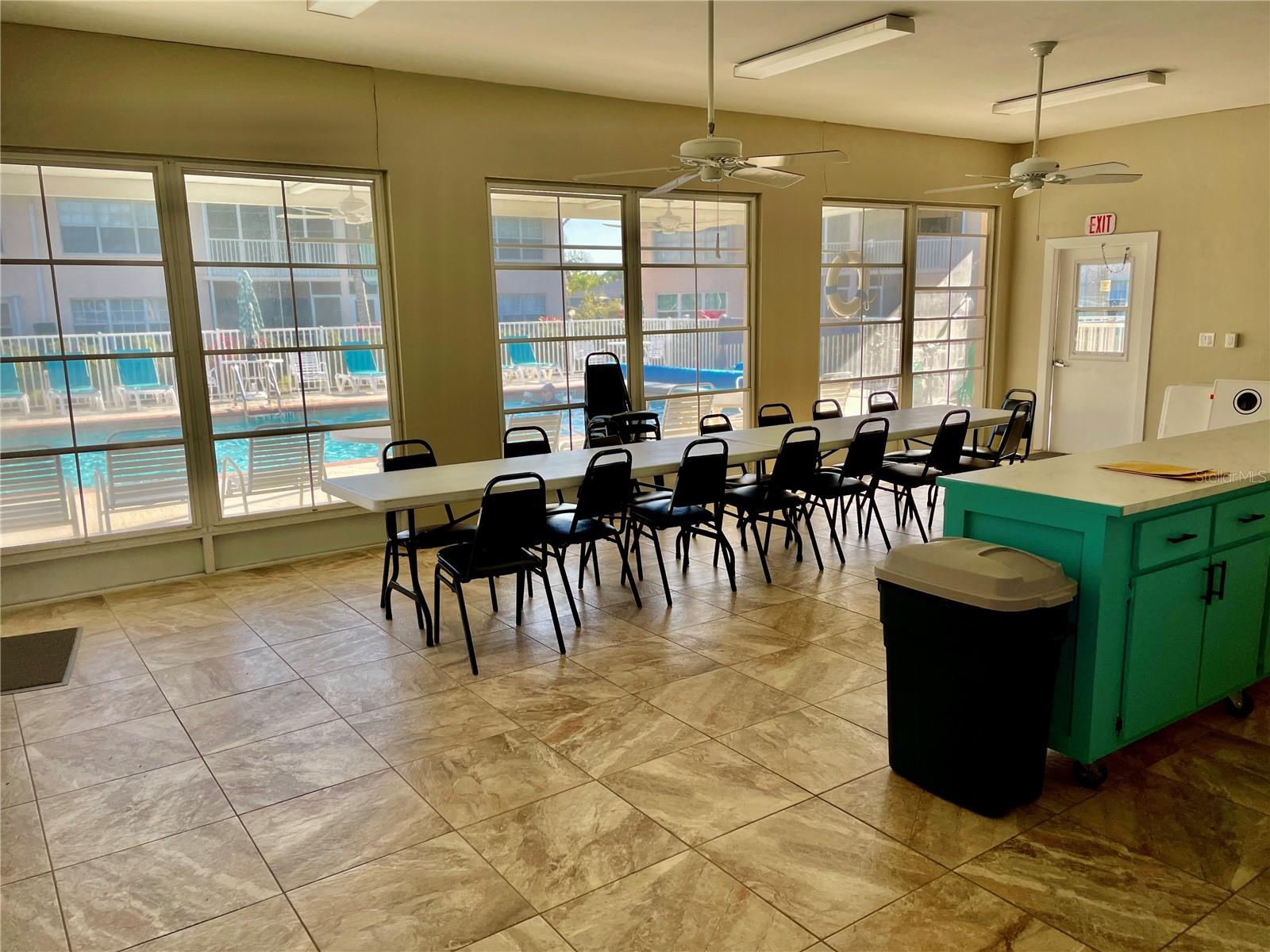 NORTH SHORE/KINGSWAY UNIT #1401 OR 548/2 - Residential