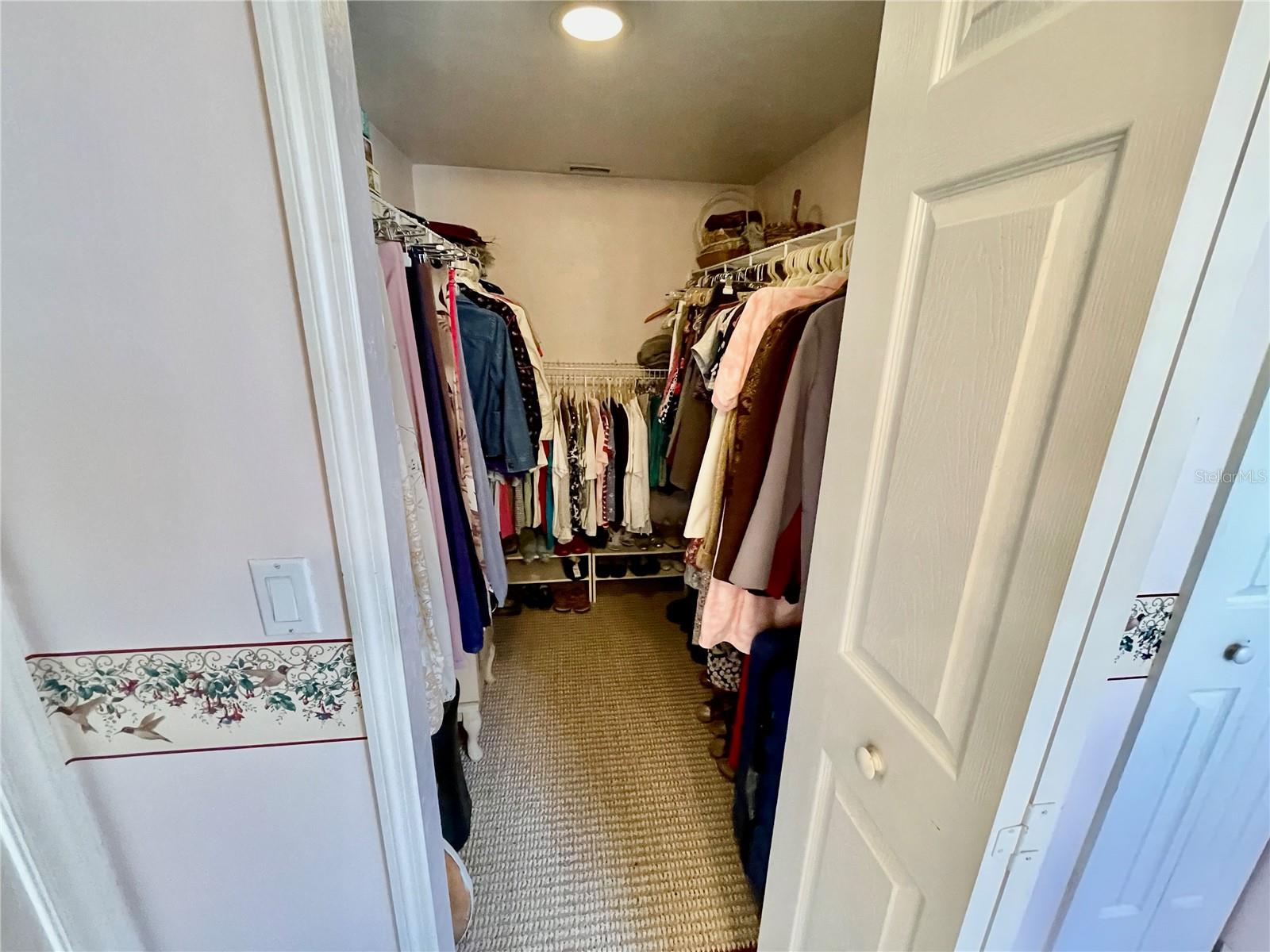 NORTH SHORE/KINGSWAY UNIT #1401 OR 548/2 - Residential