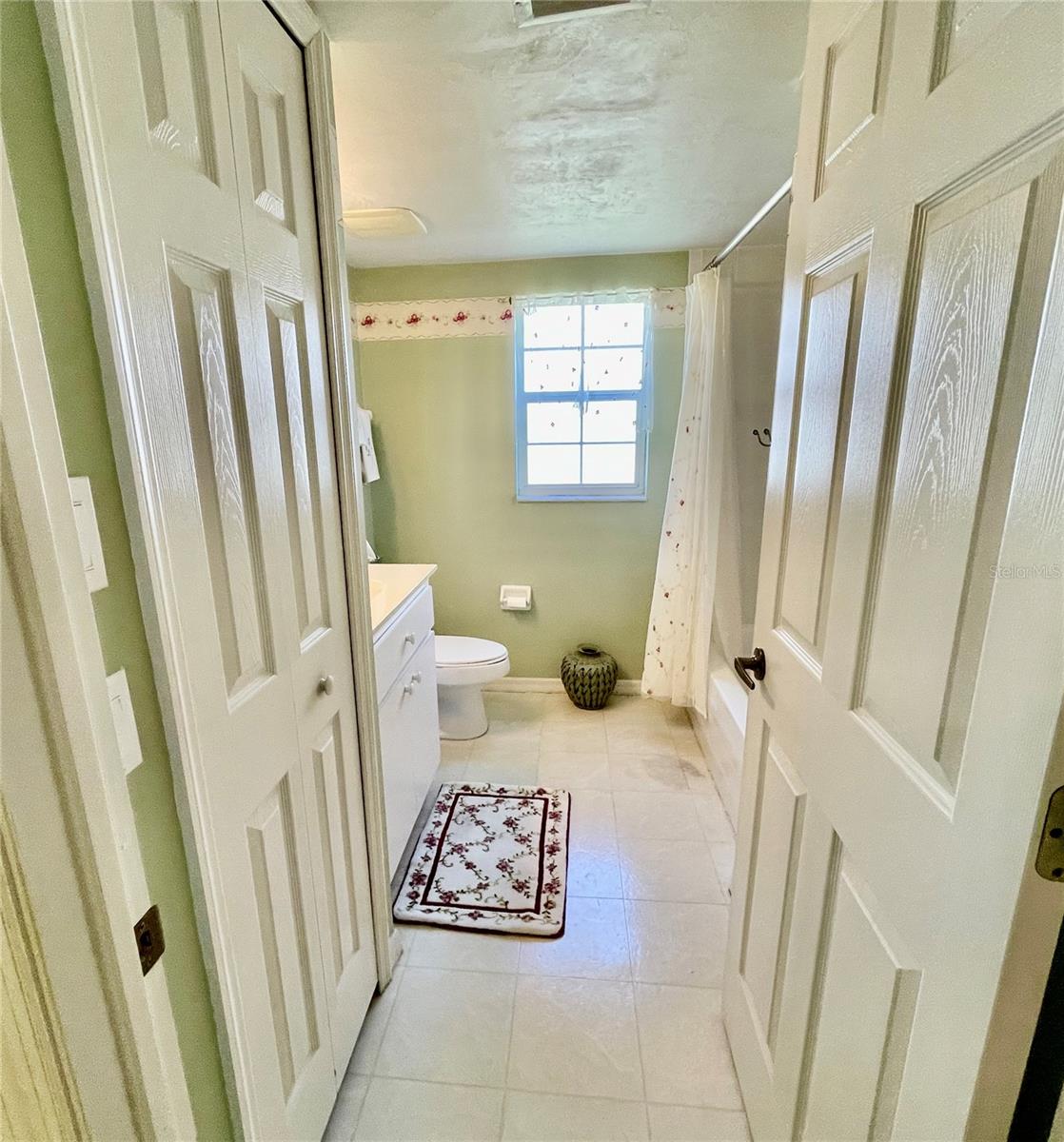 NORTH SHORE/KINGSWAY UNIT #1401 OR 548/2 - Residential